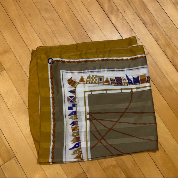 Geometric Patterned silk vintage Scarf - Picture 4 of 6